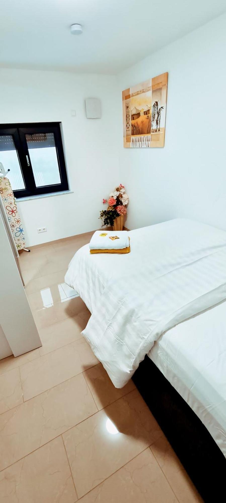 Einliegerwohnung Neu In Vaihingen Enz Horrheim Vaihingen an der Enz Exterior foto