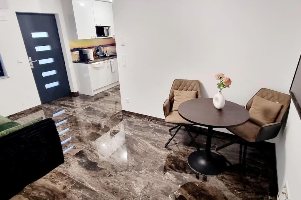 Einliegerwohnung Neu In Vaihingen Enz Horrheim Vaihingen an der Enz Exterior foto